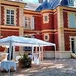 Отель Chateau De L'hermitage 3*