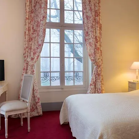 Chateau De L'hermitage Hotel