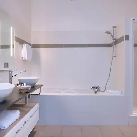 オテル シャトー ド レルミタージュ 3*