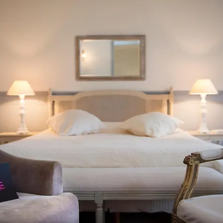 オテル シャトー ド レルミタージュ 3* ポントワーズ