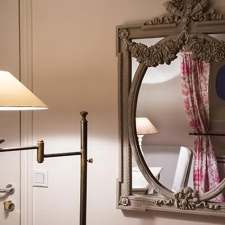 Chateau De L'hermitage Hotell 3*