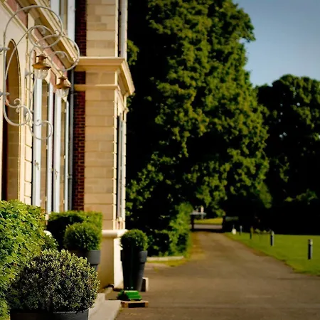 Chateau De L'hermitage Hotel