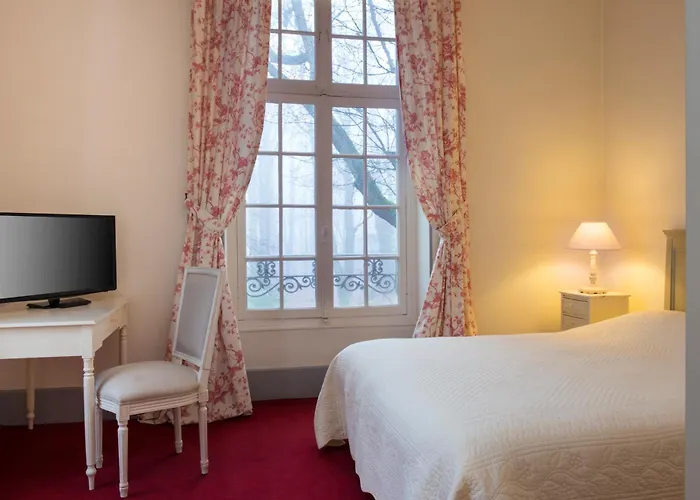 Chateau De L'hermitage Hotel