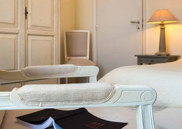 Hotel Chateau De L'hermitage 3*