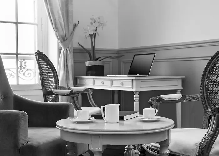 Chateau De L'hermitage Otel 3*