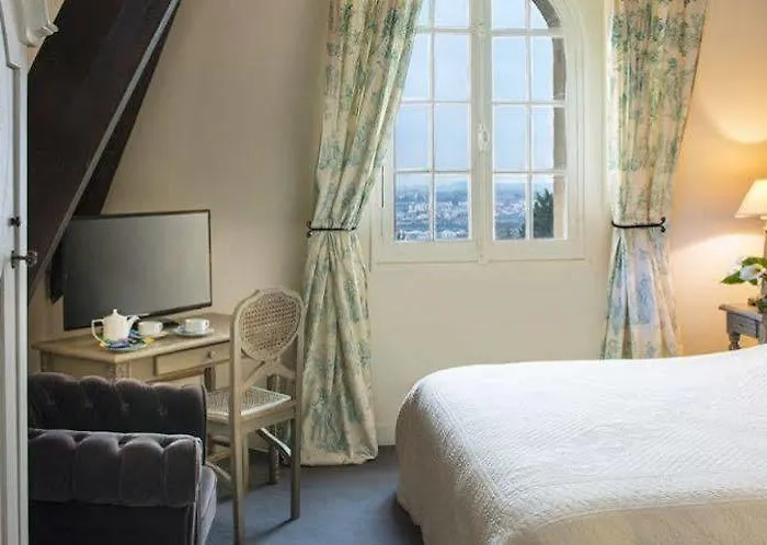 Hotel Chateau De L'hermitage 3*